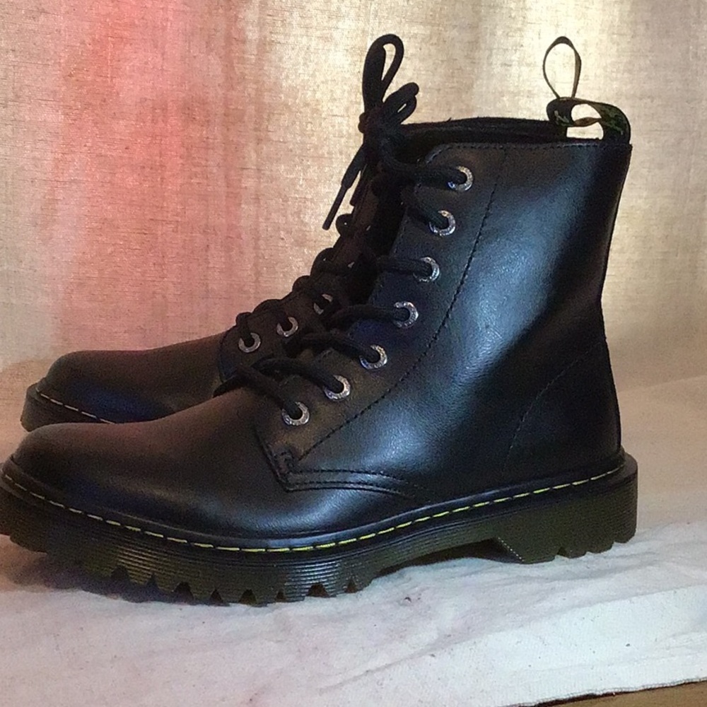 Dr. Martens Black T Lamper luana USED UK 8 us women 10 boots